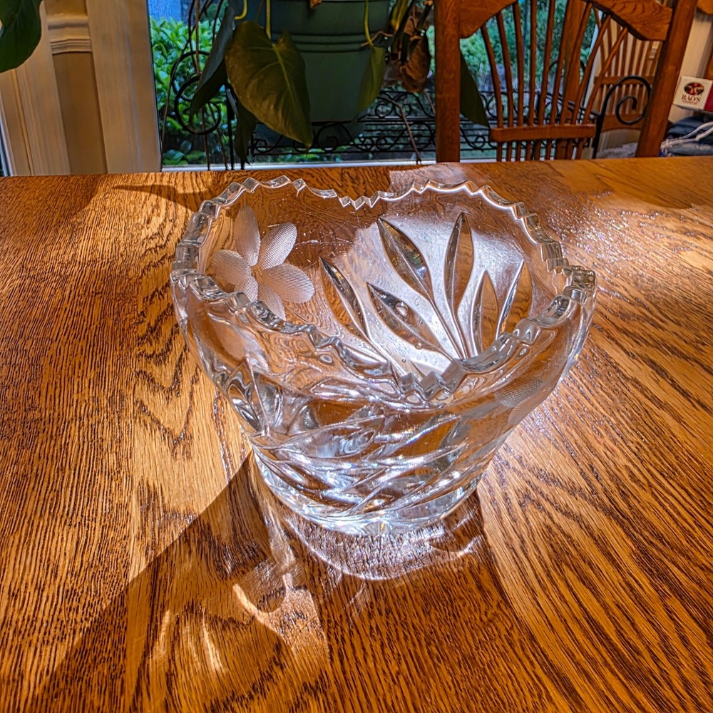 Crystal Glass Bowl Etched Floral Frosted Scalloped Rim Starburst Base 4.5" Clear